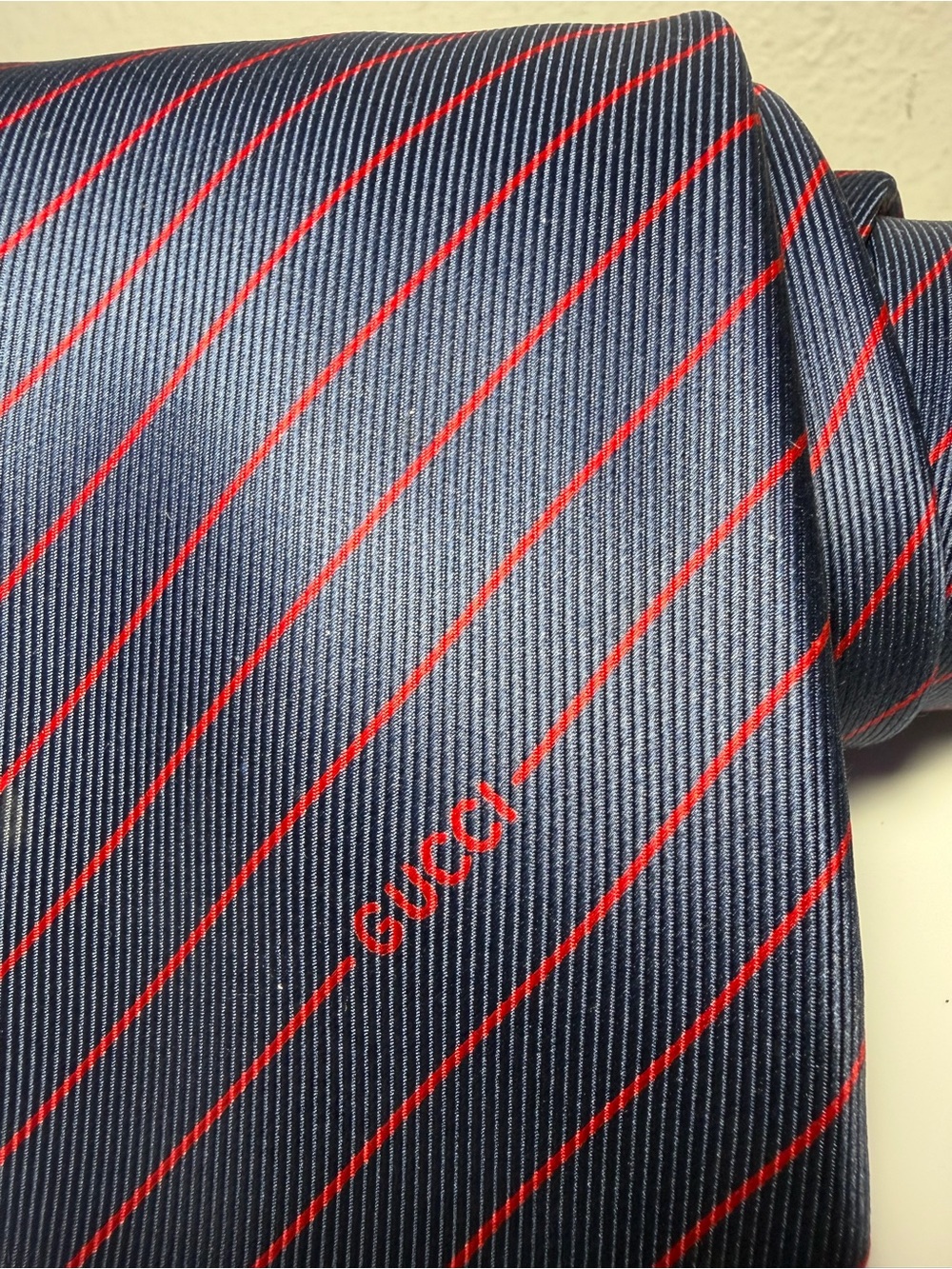 Gucci Navy Tie with Red Diagonal Stripe - Picture 2 of 12